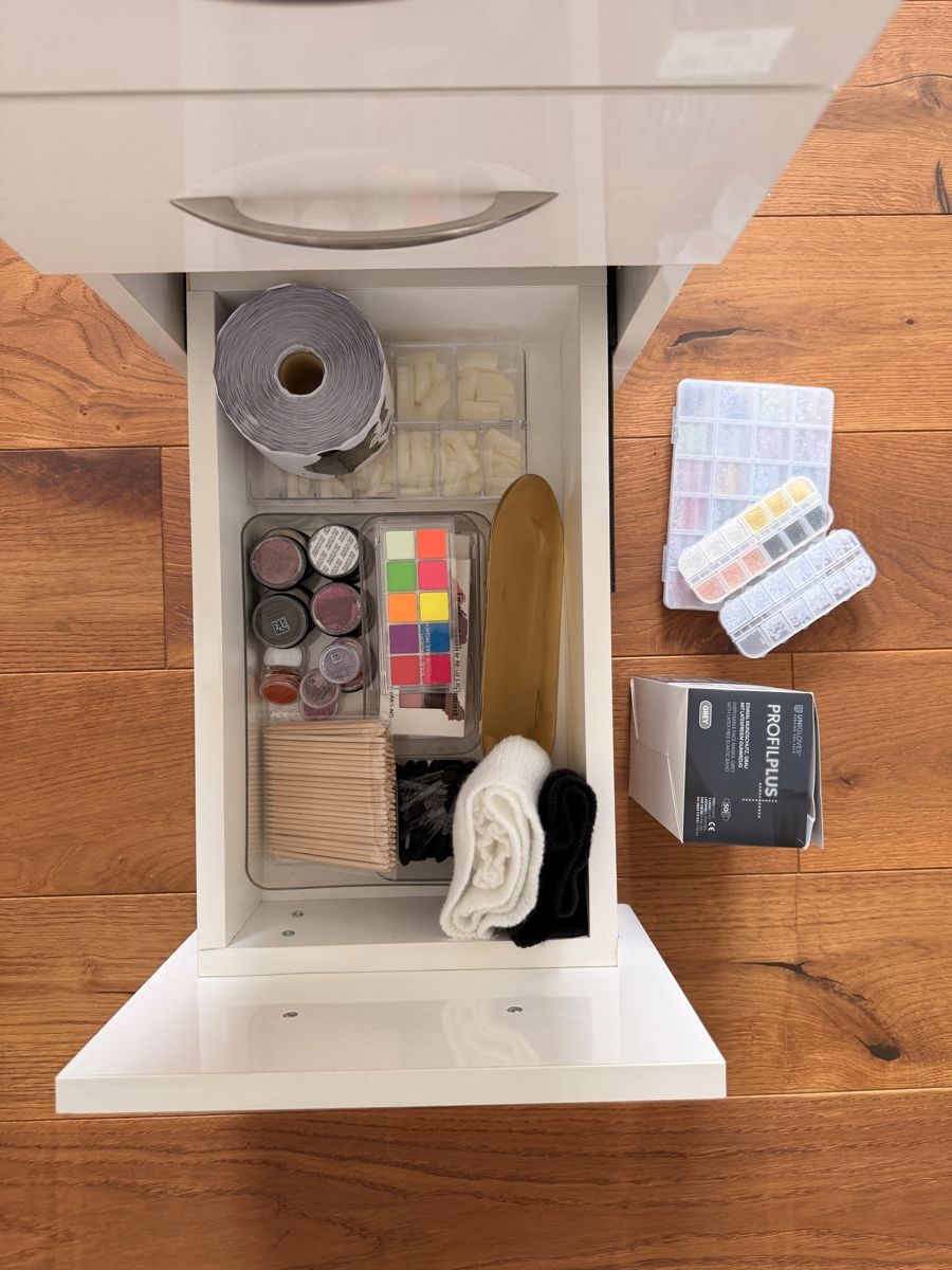 Unghie finte: Nagelstudio Einrichtung – Usato da Buttikon SZ venduto da maticivy 5