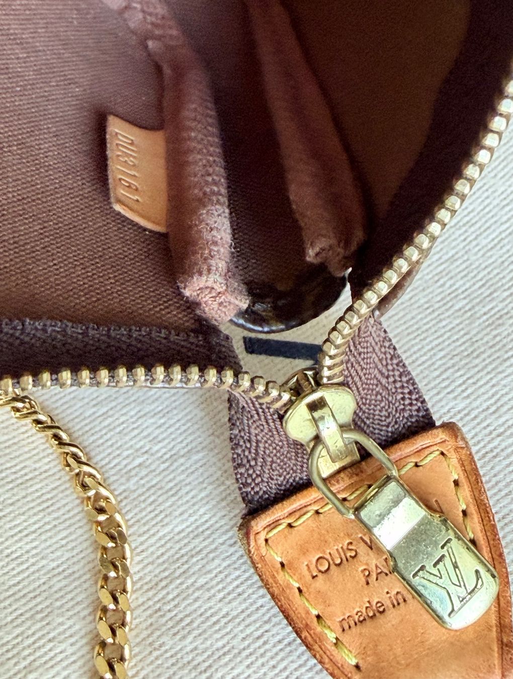 Louis Vuitton Taschen für Damen: Louis Vuitton Mini Pochette Accessoires – Gebraucht aus Reinach AG von gab_8s7m 9