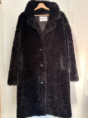 Stand Studio Fake Fur Mantel