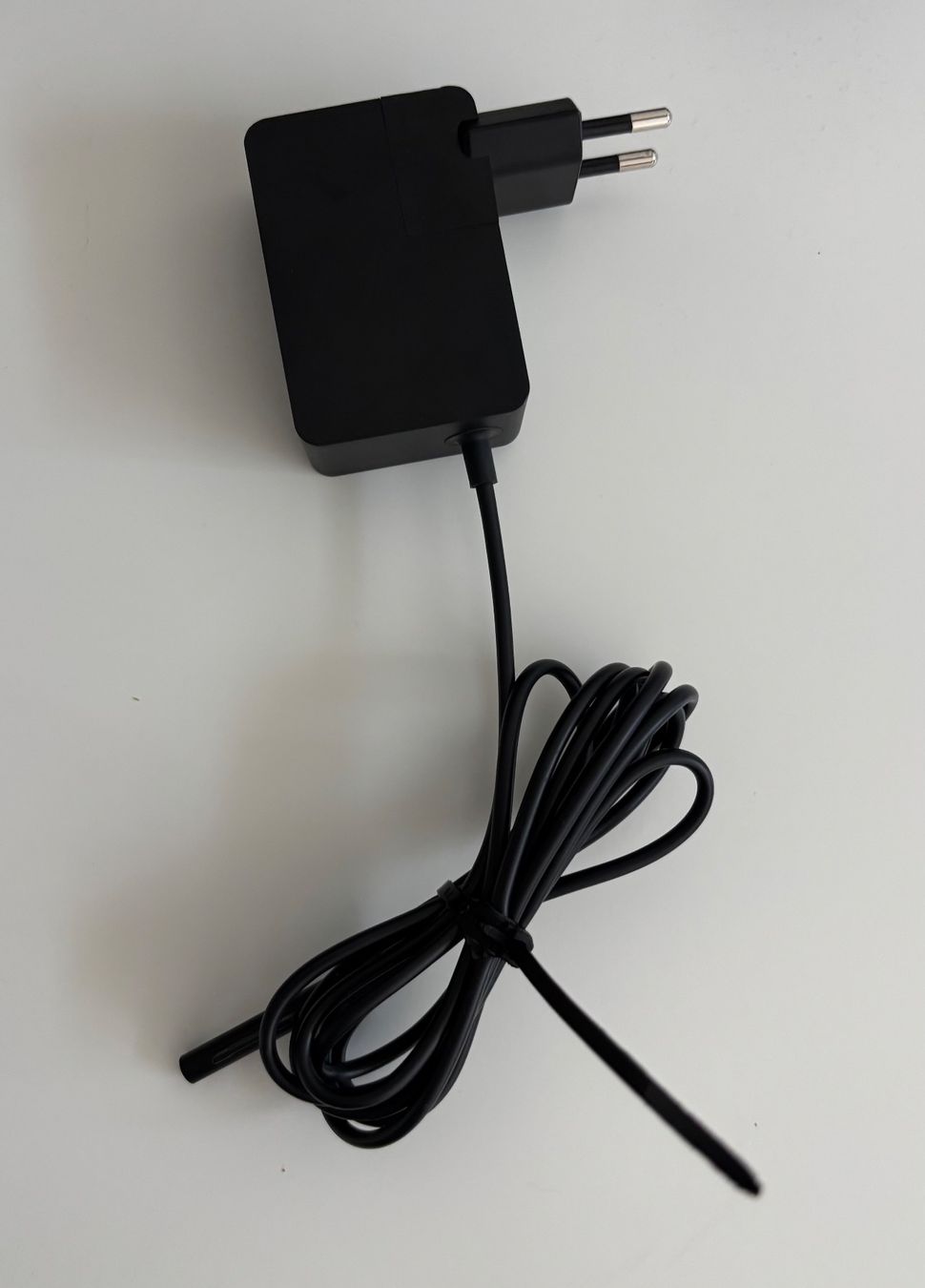 Caricabatterie: Netzteil Microsoft 1736 24W Surface – Usato da Buchs AG venduto da Byru 2