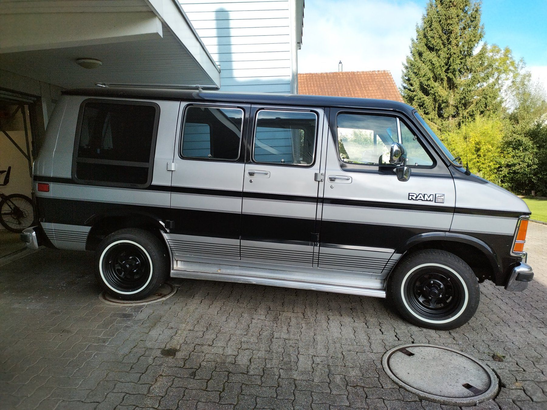 Dodge Automobili: Dodge RAM VAN B150 – Usato da Arnegg venduto da Arnrom 9