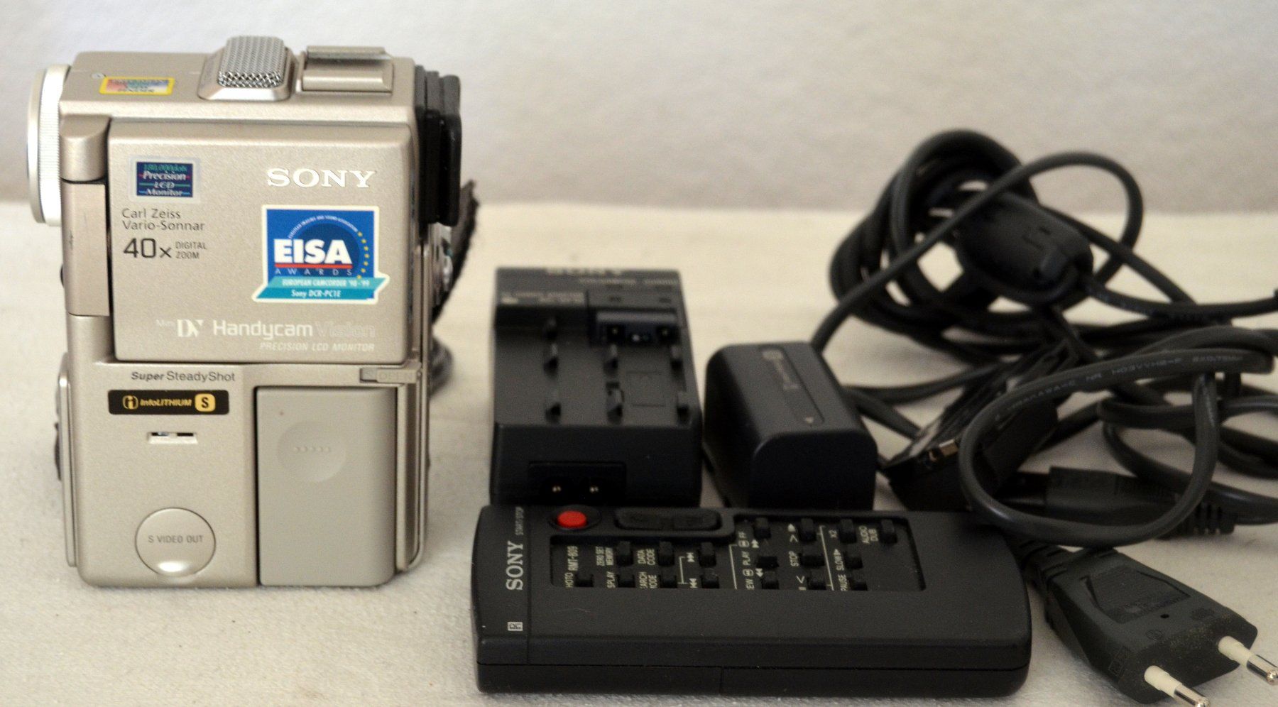 Sony Videocamere: Sony DCR-PC1 Camcorder MiniDV caméscope – Usato da Collonges venduto da arashee
