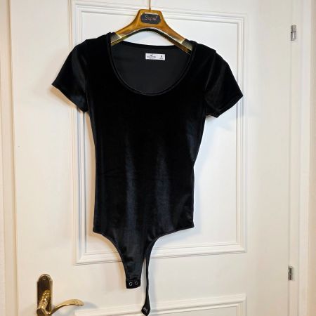 Hollister Samt Body M Schwarz Velvet Tanga Bodysuit