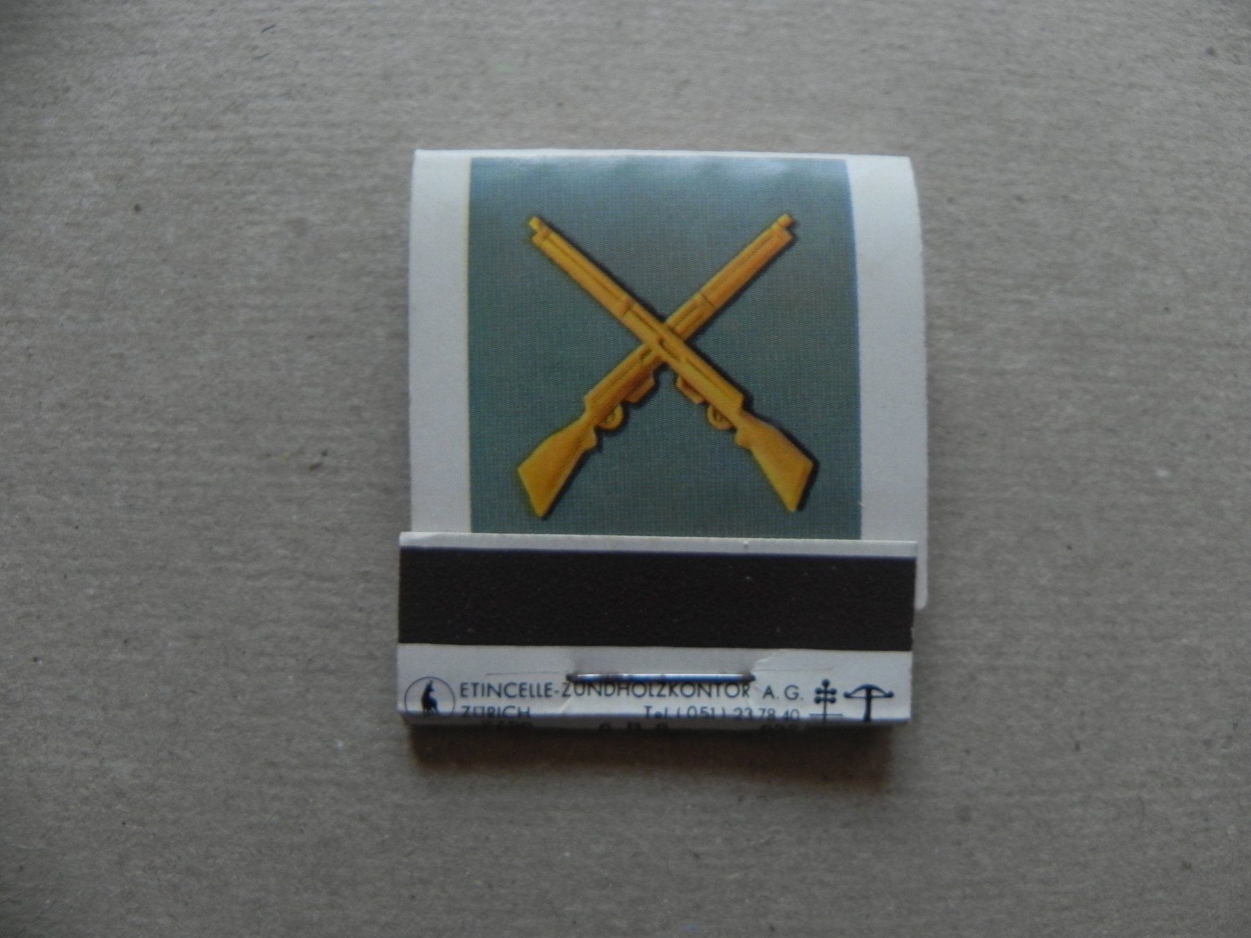Schweizer Armee Uniformi: Militär Armee Uniform Abzeichen Zündholz Bier CH – Usato da Siebnen venduto da krimsie