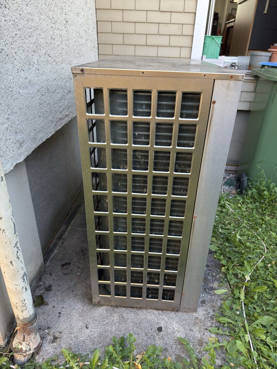 Radiatori: Wärmepumpe 13kW – Usato da Gwatt (Thun) venduto da Rw900 1