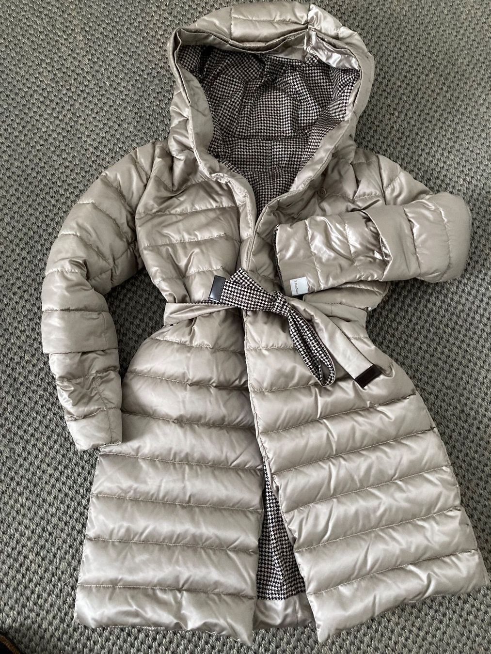 Max Mara Cappotti: S' MAX MARA Daunen Mantel mit Kapuze – Usato da Manno venduto da tin_2vgz