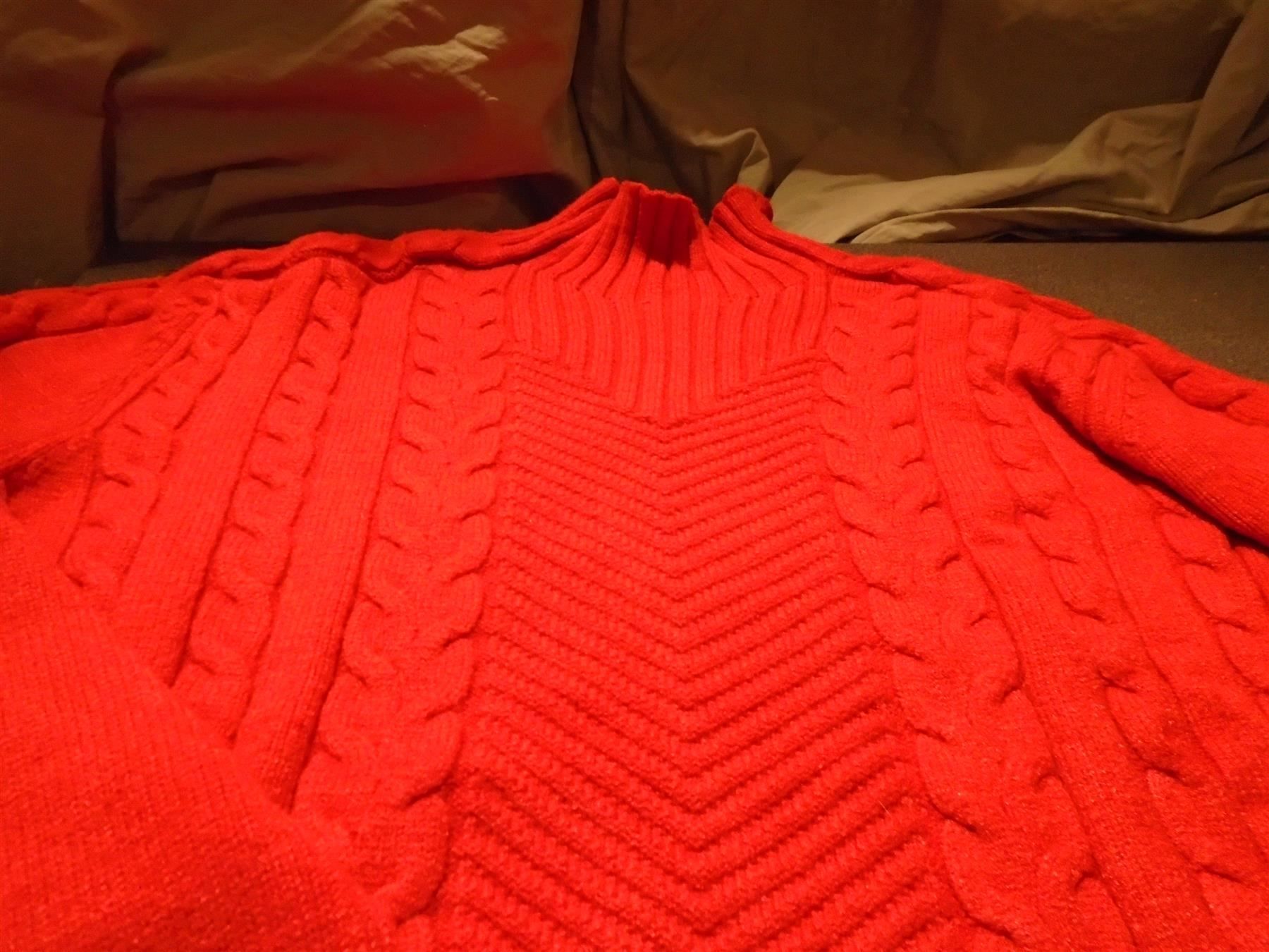 Maglioni & Felpe: Pullover ca. Grösse S, rot/Muster – Usato da Zürich venduto da abraxas1291 1