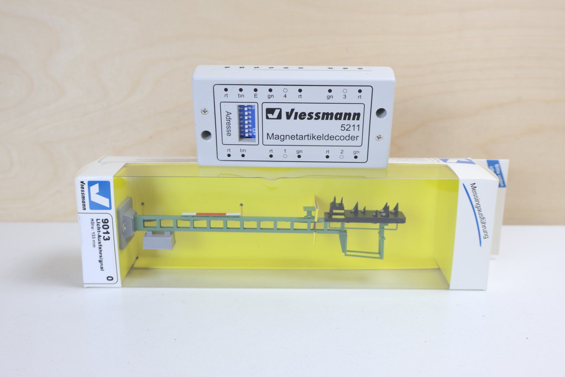 Viessmann Modellini di ferrovie: Viessmann Lichtsignal 9013 Spur 0 + Decoder 5211 - NP: 160.- – Usato da Winterthur venduto da Monstera 1