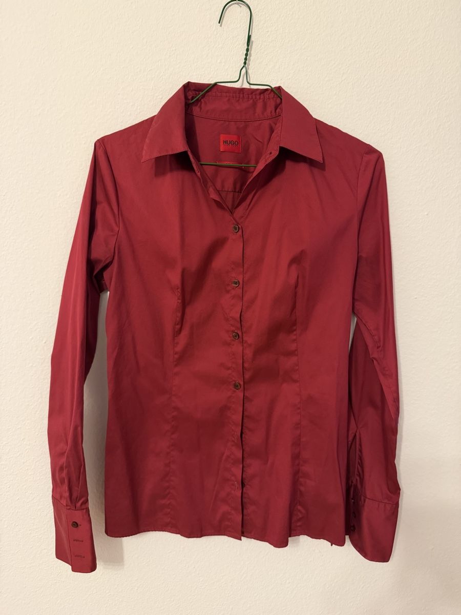 Hugo Boss Chemisiers: Damen Bluse Hugo Wine Rot – D'occasion à Zürich par all_hd8j