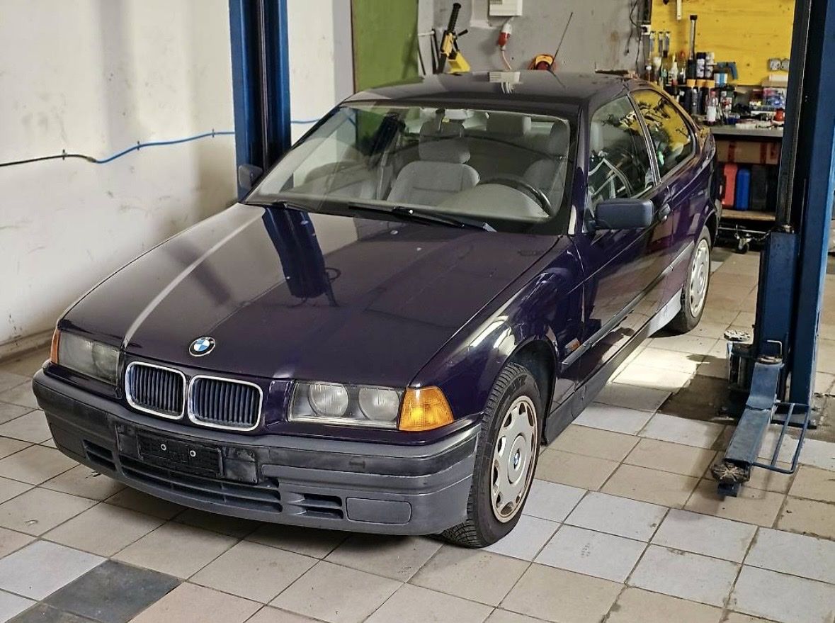 BMW Automobili: Gepflegter BMW 316i Compact E36 1. Hand – Usato da Worb venduto da Pierre93