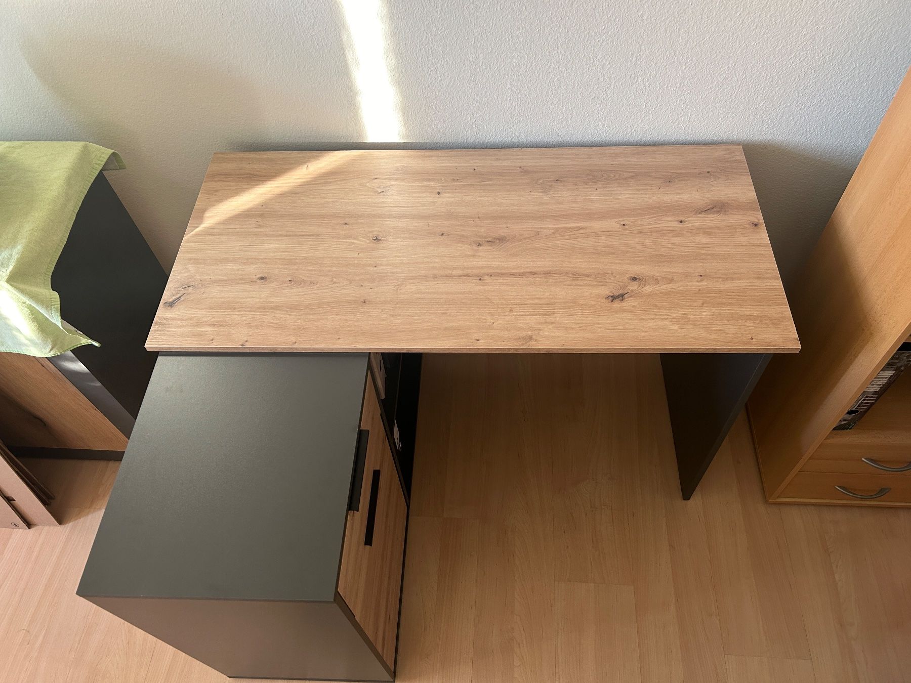 Scrivanie: Brauner schöner Schreibtisch – Usato da Thayngen venduto da nad_5syh 1