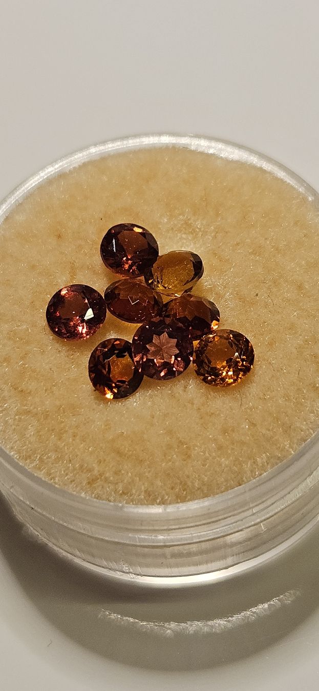 Edelsteine: Topas 2.0ct. Klar Goldbraun 8Stk. – Neu und originalverpackt aus Nürensdorf von salibeer