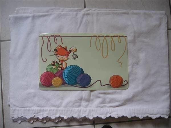 Untersetzer: Napfunterlage / Tischset Katze mit Maus – Neu und originalverpackt aus Schübelbach von Bemafaja