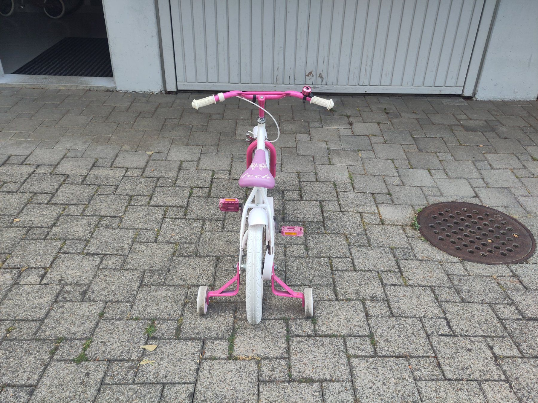 Velos: Mädchenvelo mit Stützrädern – Gebraucht aus Uster von Benutzer1987 2