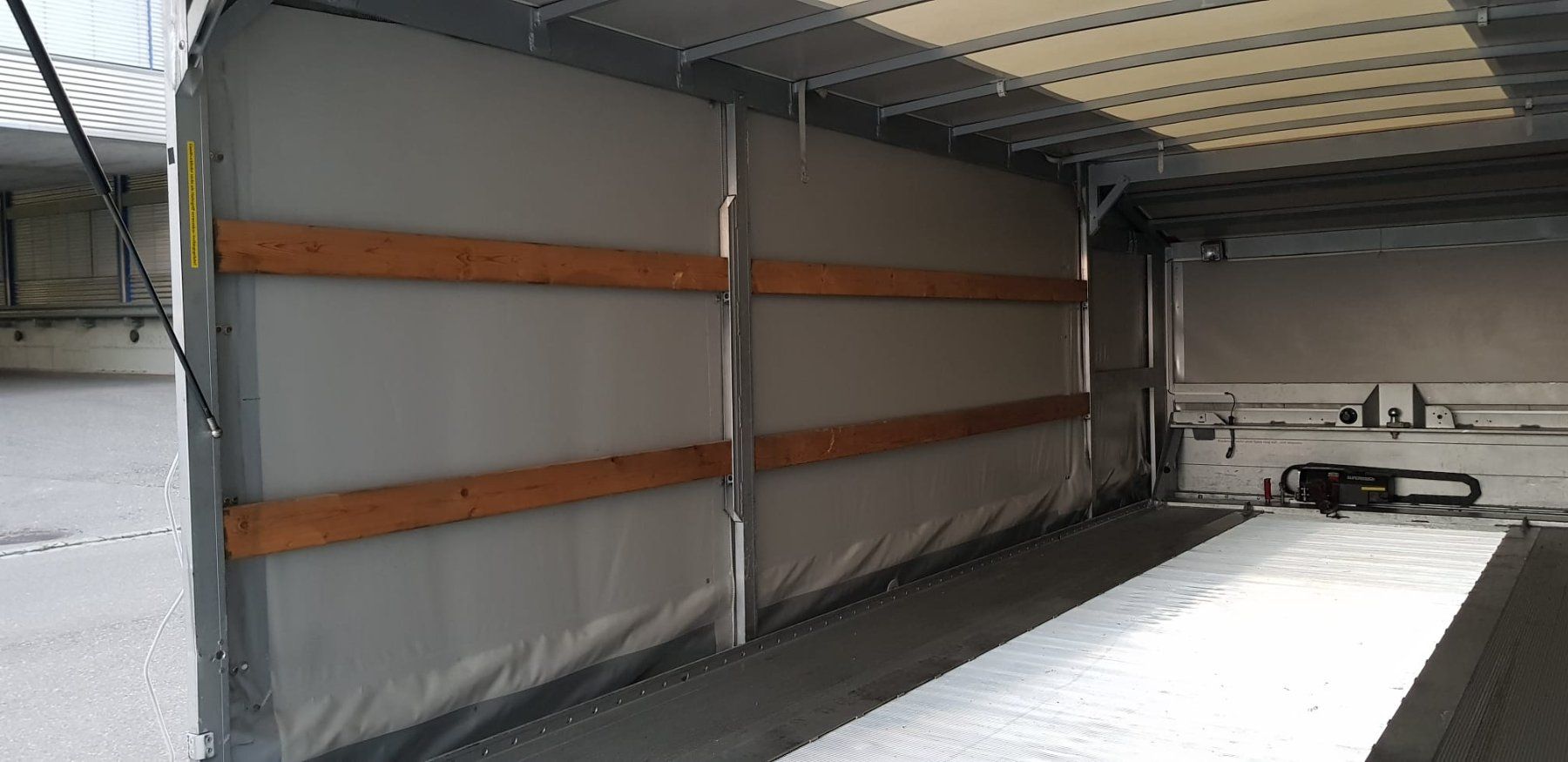 VW Autos: VW T5 Fitzel Autotransporter MFK März 2025 – D'occasion à Baar par rue_dwn8 4