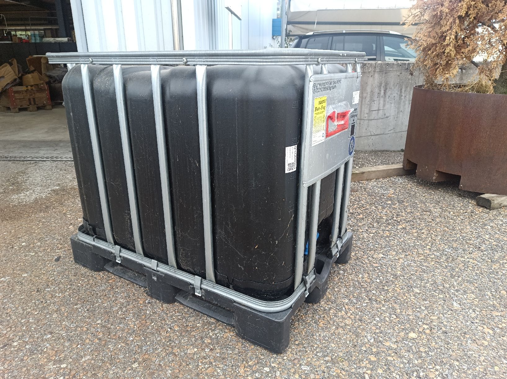 Abbeveratoi e trogoli: IBC Container 600 Liter schwarz gebraucht – Usato da Wöschnau venduto da spa_7ch9