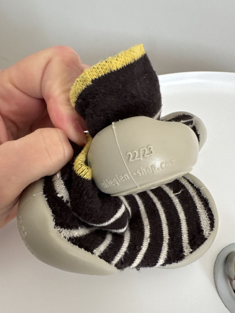 Schuhe für Jungen: Pantoufles chaussons le collégien 22/23 – Gebraucht aus Montreux von canori 2