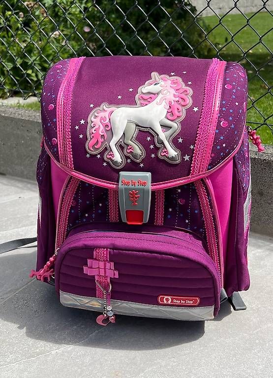 Equipement de magasin & Foires: Schulranzen Step by Step Einhorn Lila gebraucht – D'occasion à Menznau par chlini19