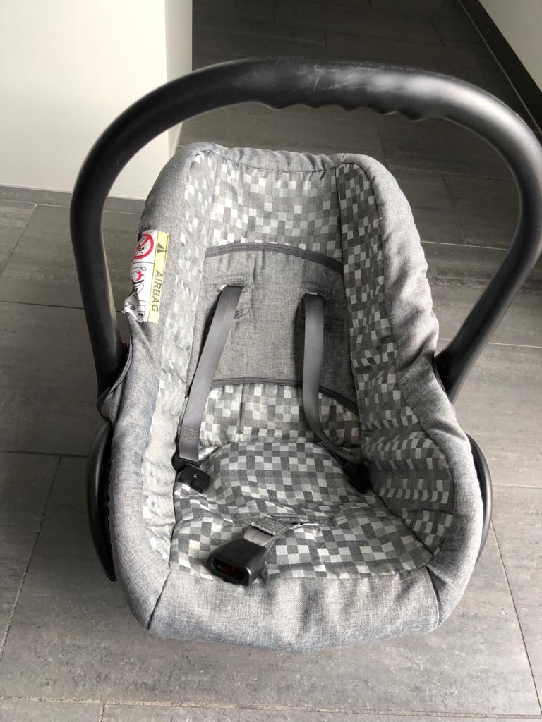 Seggiolini per auto: Babyschale Marke Karwala – Usato da Dottikon venduto da Mesut15 4