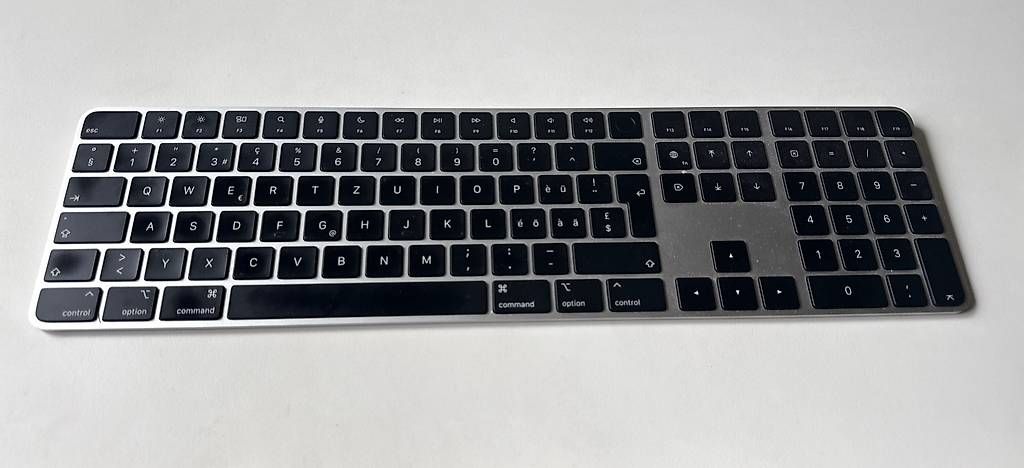 Tastaturen: Apple Magic Keyboard mit Touch ID und  – Gebraucht aus Ebikon von Bubich