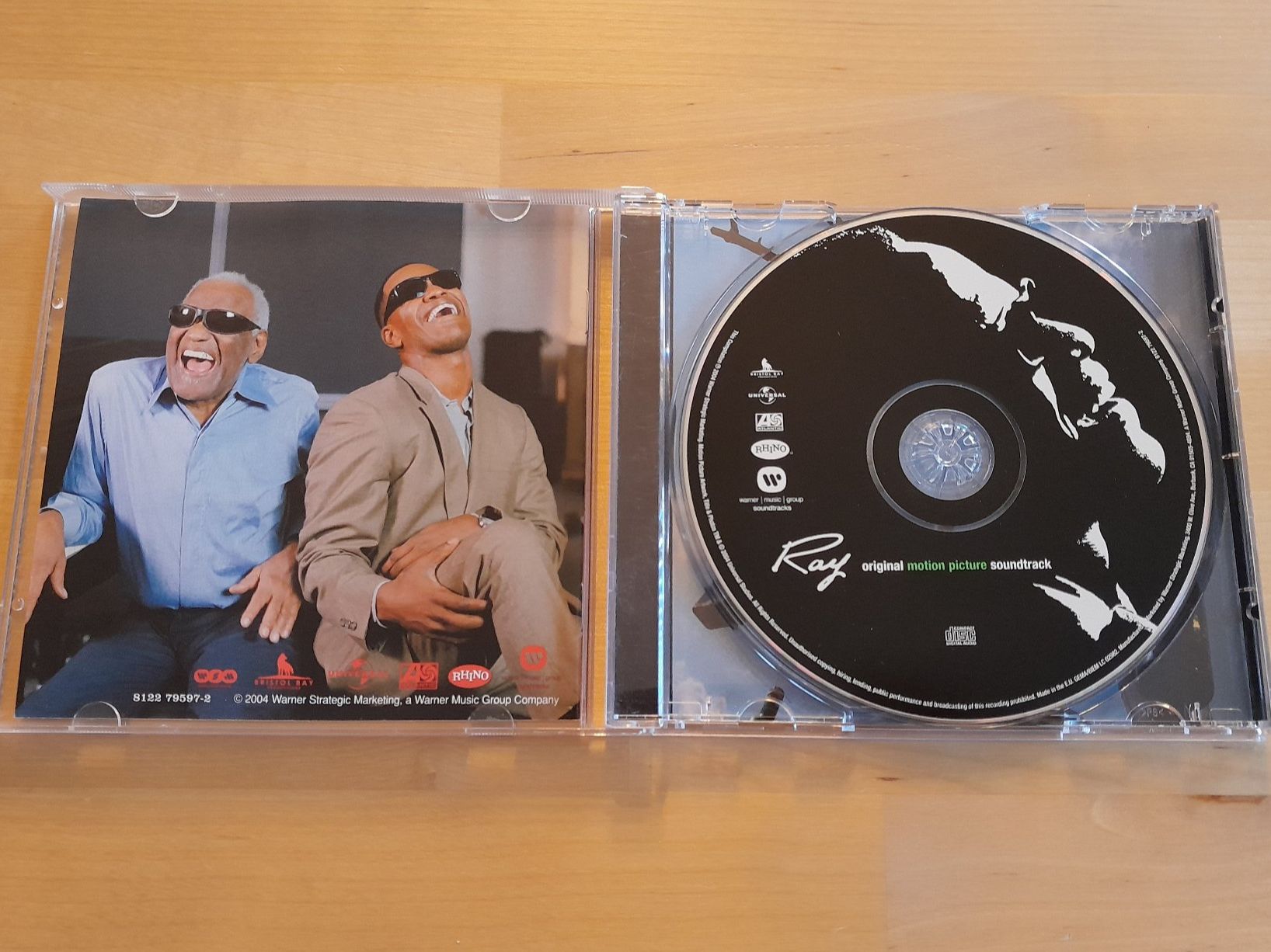 Tutti i DVDs: RAY (2004) / DVD & OST-CD BUNDLE (2 DVD's & 1 CD) – Usato da Gelterkinden venduto da Tri-Tra-Trallala 7