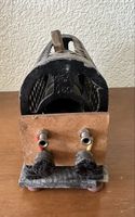 Antiquitaet Spule mit Sockel und Metallschutz