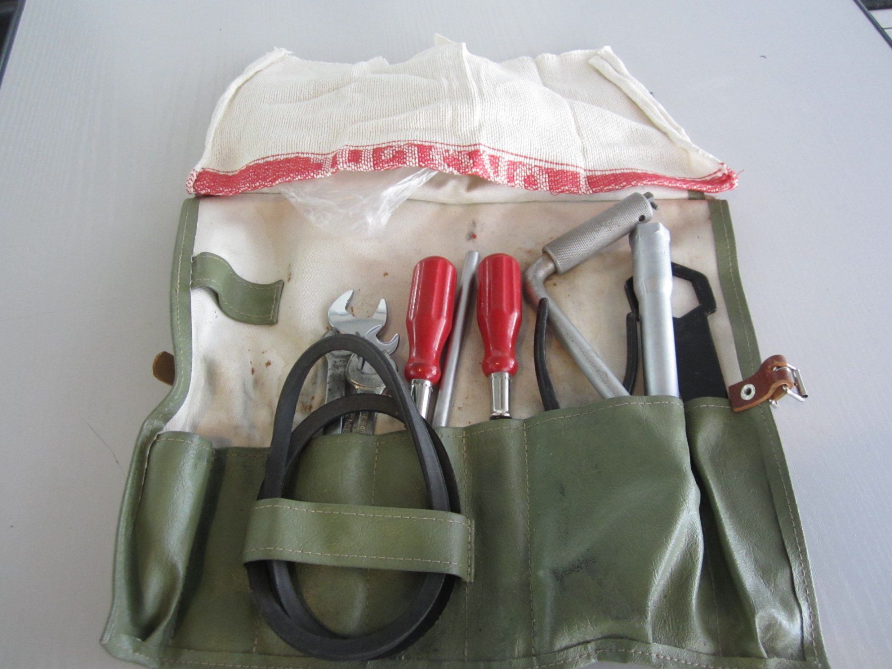 Porsche Tutti pezzi di ricambio auto: Porsche 356 A originale Werkzeugtasche Toolkit mit Inhalt – Usato da Dietikon venduto da exclusive-cars-ag