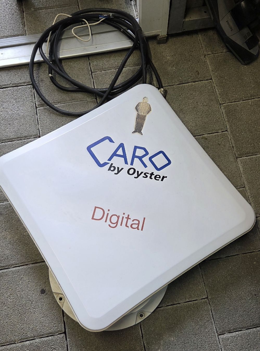 Parabola satellitare: Oyster Caro Digital Camping Sat Anlage – Usato da Brislach venduto da Romat