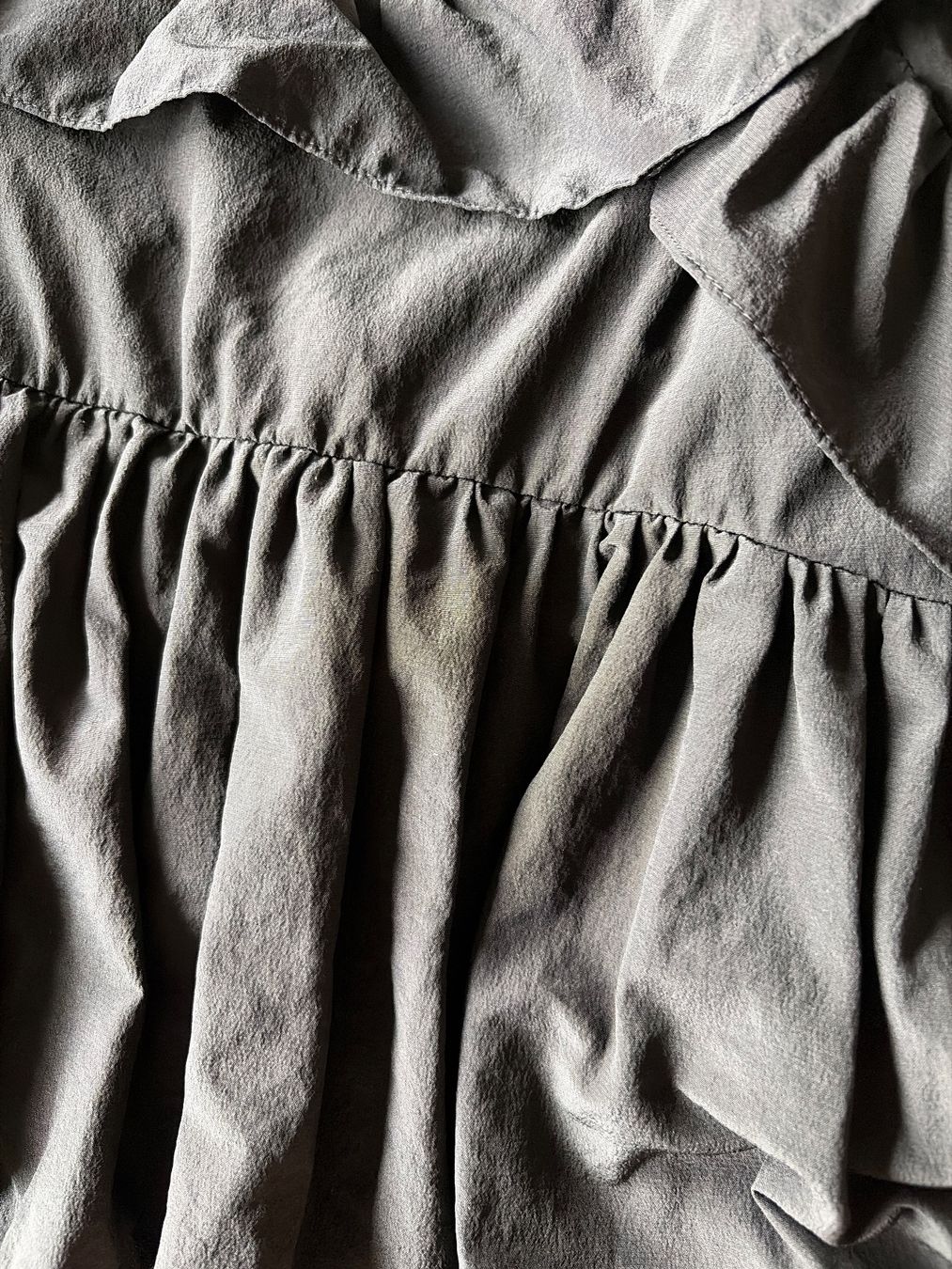 Sandro Tops: Sandro Seiden Top schwarz – Gebraucht aus Luzern von Chiara.9 6
