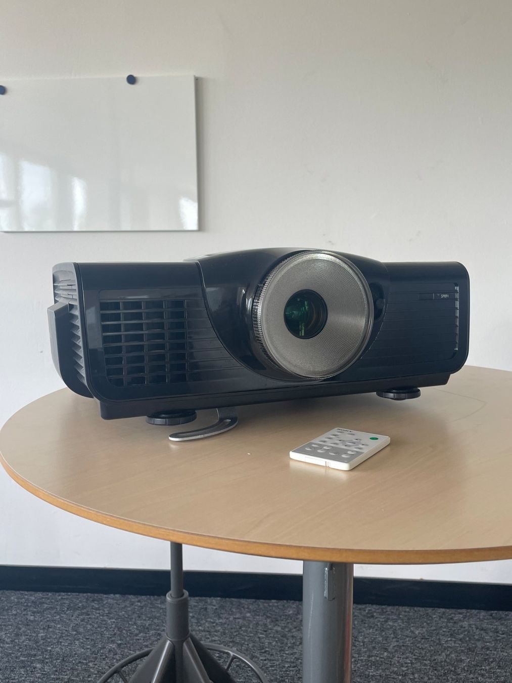 BenQ Proiettori: BenQ W6000 Full HD Beamer – Usato da Glattbrugg venduto da pmcgrp68