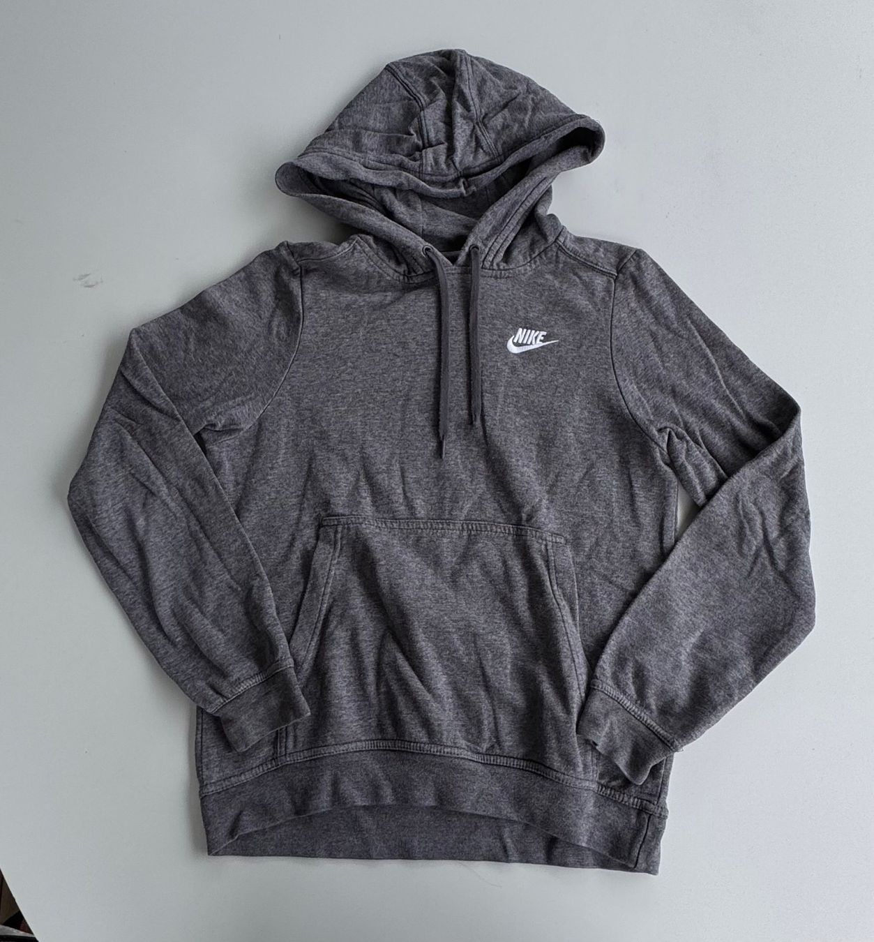 Nike Pulls & Sweat-shirts: Nike Kapuzenpullover grau – D'occasion à Berneck par lif_j9wl