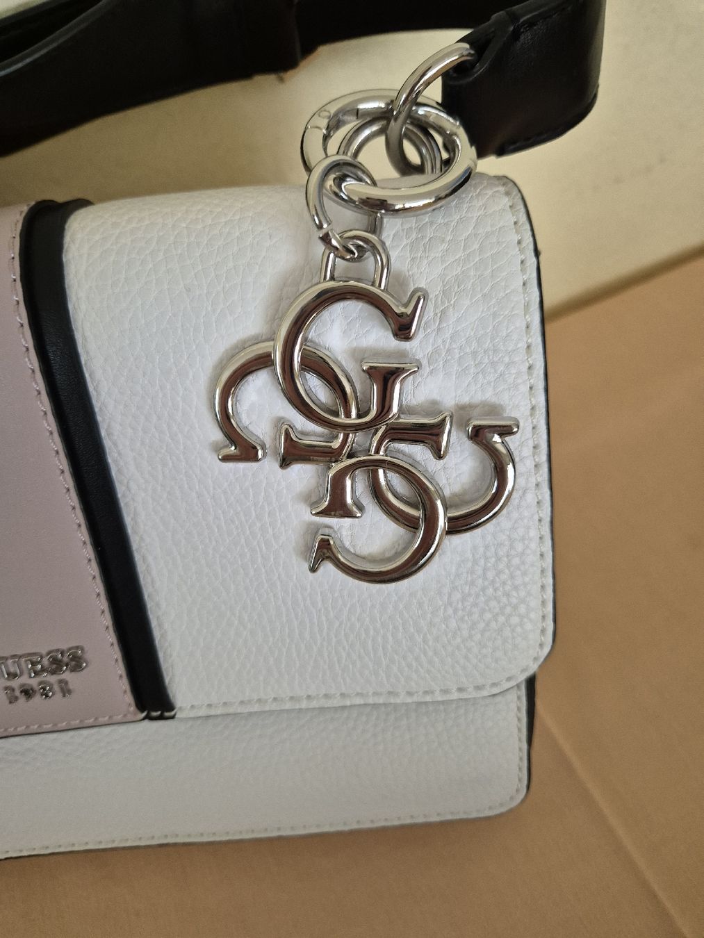 Guess Borse da donna: Handtasche Guess weiss schwarz – Usato da Eschlikon TG venduto da zuzanka80 1