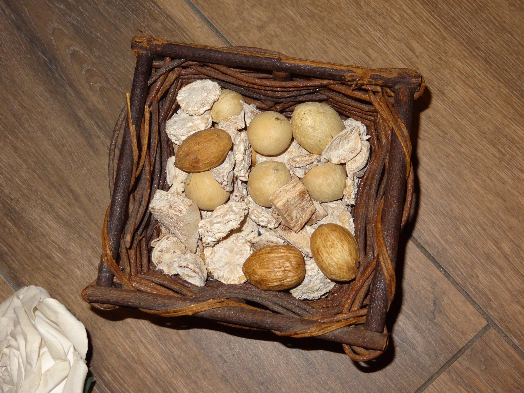 Tutte le decorazioni: Déco panier en bois avec rose décorative – Usato da Satigny venduto da salvatore73 3