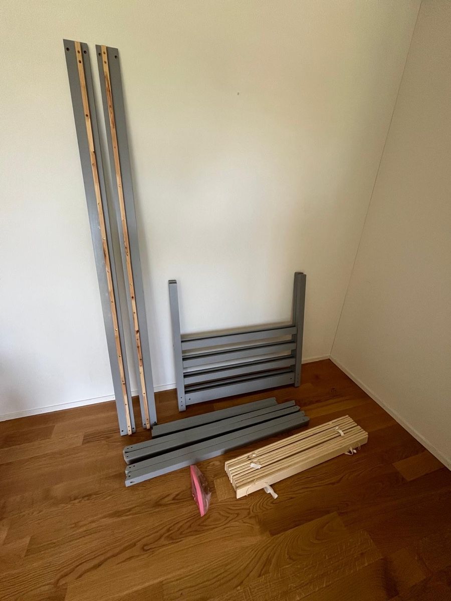 Letti: Low Montessori house bed, solid wood  – Usato da Zürich venduto da Ioana.b 7