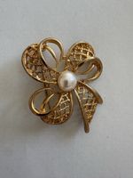 Goldfarbene Brosche mit Perle - Edler Vintage Schmuck!
