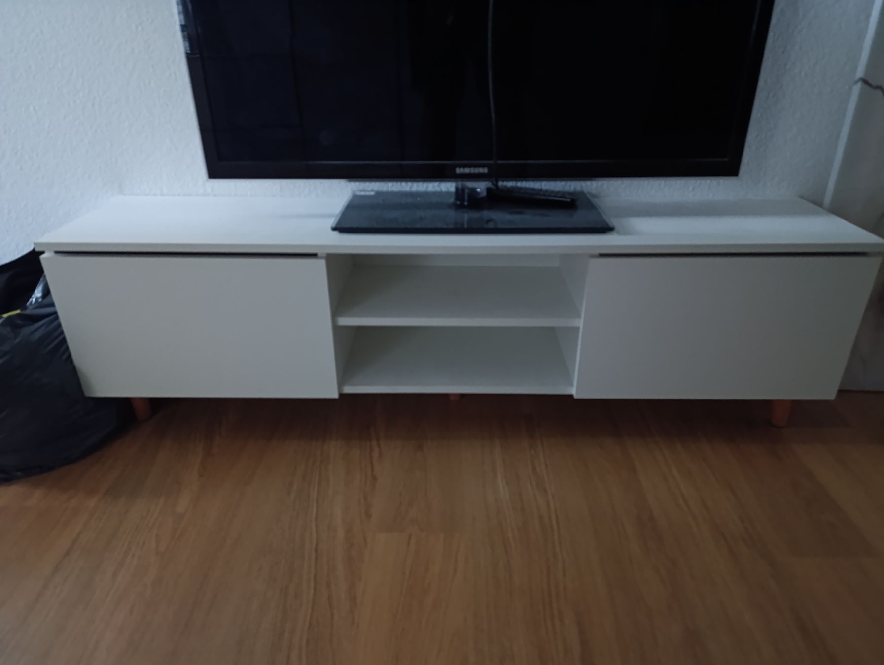 Mobili TV: TV-Möbel mit LED – Usato da Emmenbrücke venduto da jul_9jzn