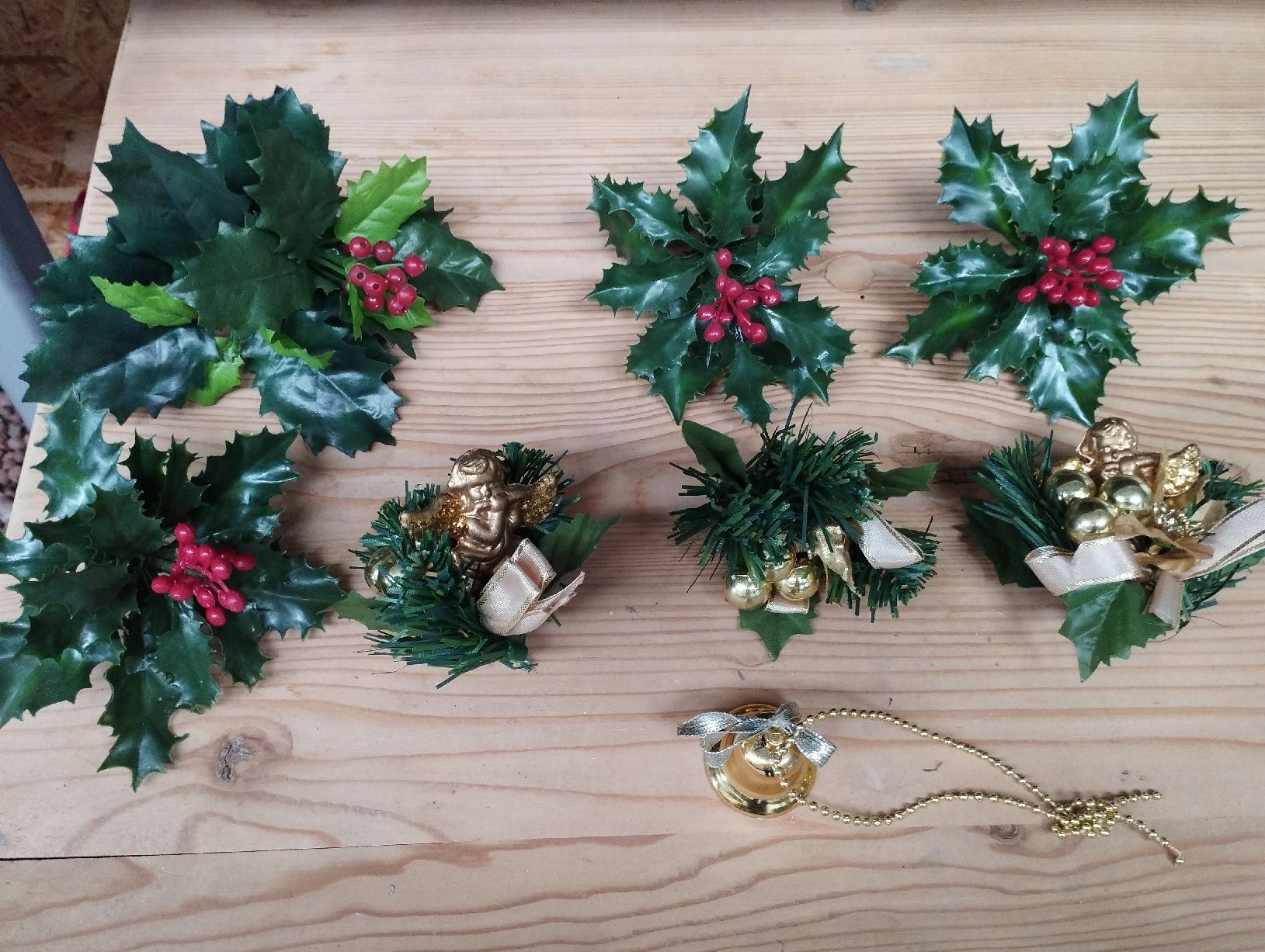 Tutte le decorazioni: Weihnachtsdeko Set Stechpalmen Engel Glocke  – Usato da Hallwil venduto da cao_x7wb