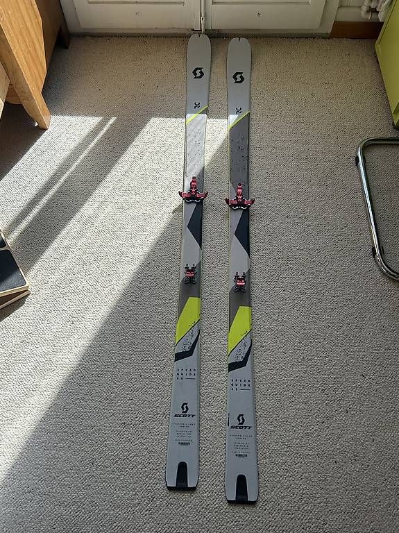 Skis: Ski de randonnée compétition 65 scott Atk Pomoca – Gebraucht aus Crans-Montana von far_l2wt