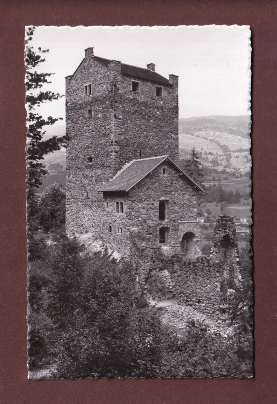 Cartoline postali: RUINE EBRENFELS bei Thusis – Usato da Pully venduto da nicecards