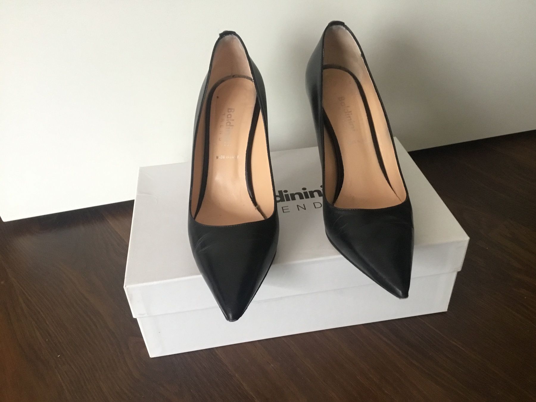 Baldinini Scarpe da donna: Baldinini pointed-toe leather pumps 39 – Usato da Basel venduto da 18Inspiration 3