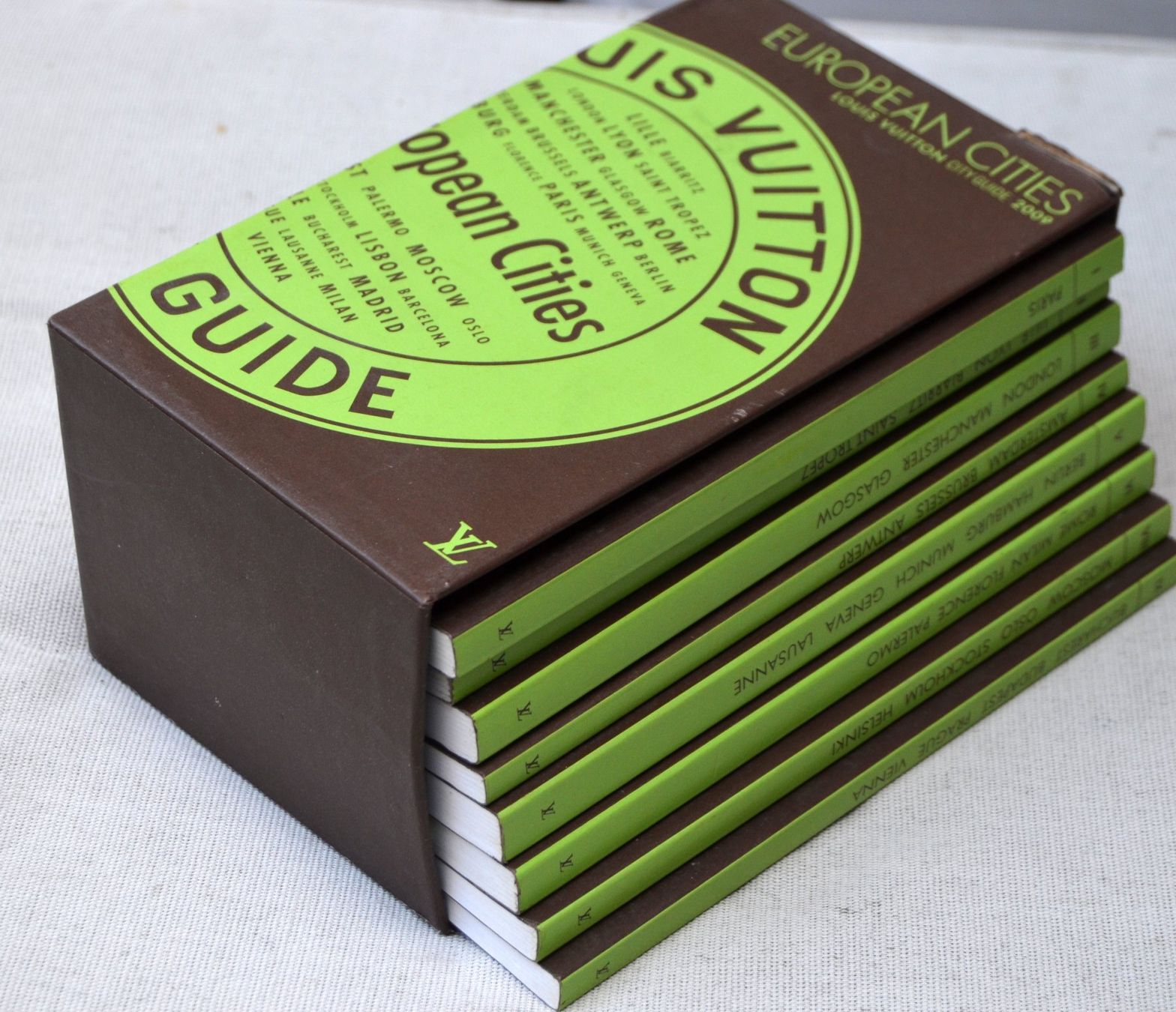 Libri: Louis Vuitton City Guide 2009 – Usato da Collonges venduto da arashee