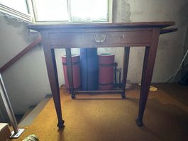 Antiker Beistelltisch / Schreibtisch aus Holz mit Schublade