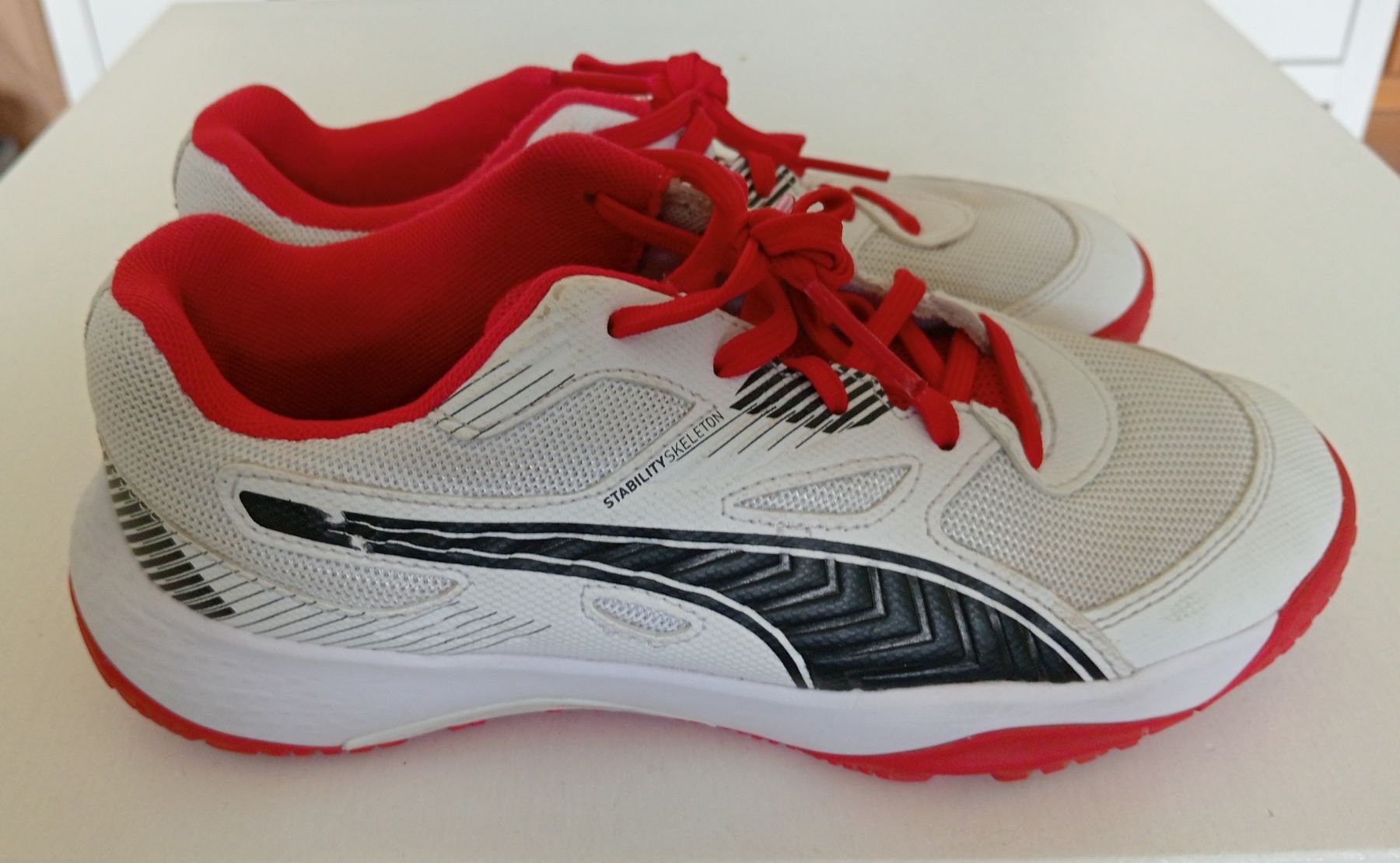 Puma Chaussures hommes: Puma Schuhe Gr 35 Weiß und Rot – D'occasion à Allschwil par Evgeniia78