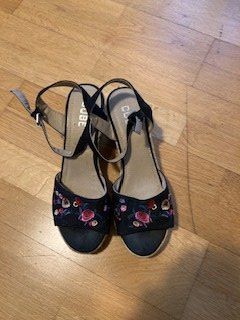 Scarpe da donna: Sandale à plateforme t.39 – Usato da Boudry venduto da Lamue01