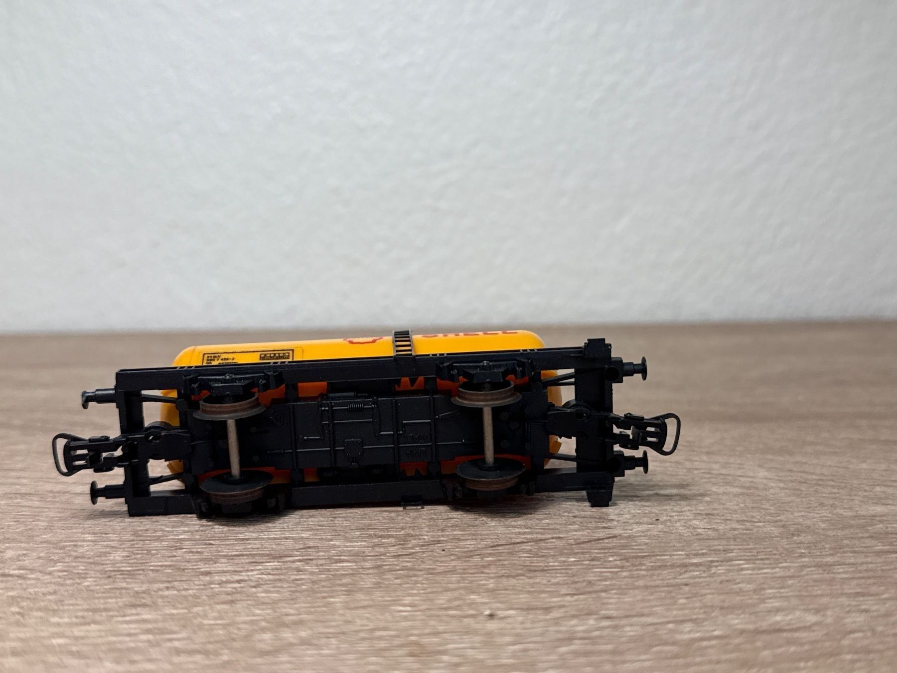Lima Modellini di ferrovie: Lima Kesselwagen SHELL H0 (216) – Usato da St-Aubin-Sauges venduto da Lo_Go 4