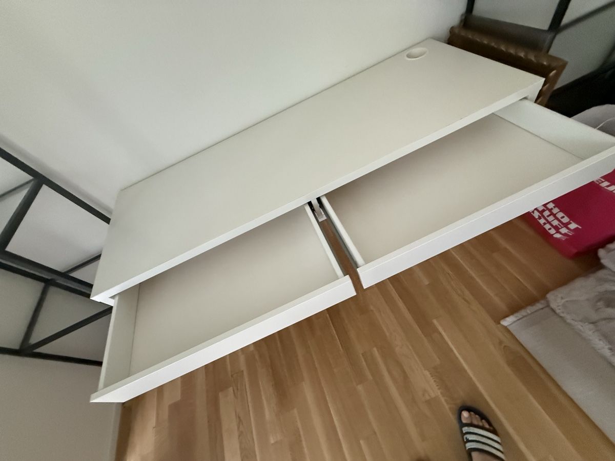 Ikea Schreibtische: Schreibtisch mit 2 Schubladen – Gebraucht aus Reinach BL von vic_t5l5 1