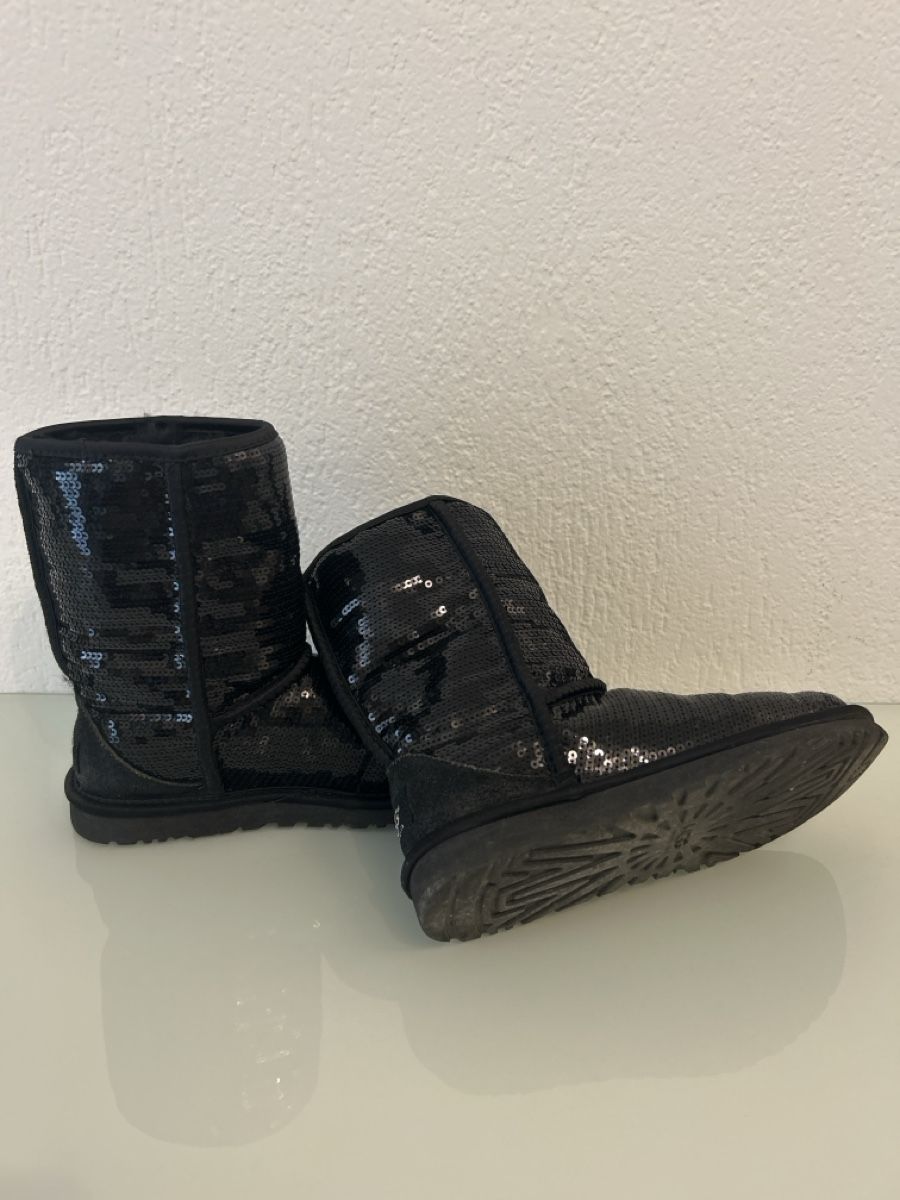 Ugg Scarpe da donna: UGG Stiefel mit Pailletten schwarz – Nuovo (secondo la descrizione) da Ennetbaden venduto da Elacsap 2