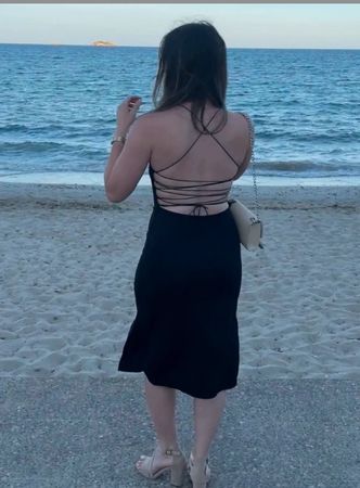 Schickes, schwarzes Sommerkleid mit offenem Ruecken, S