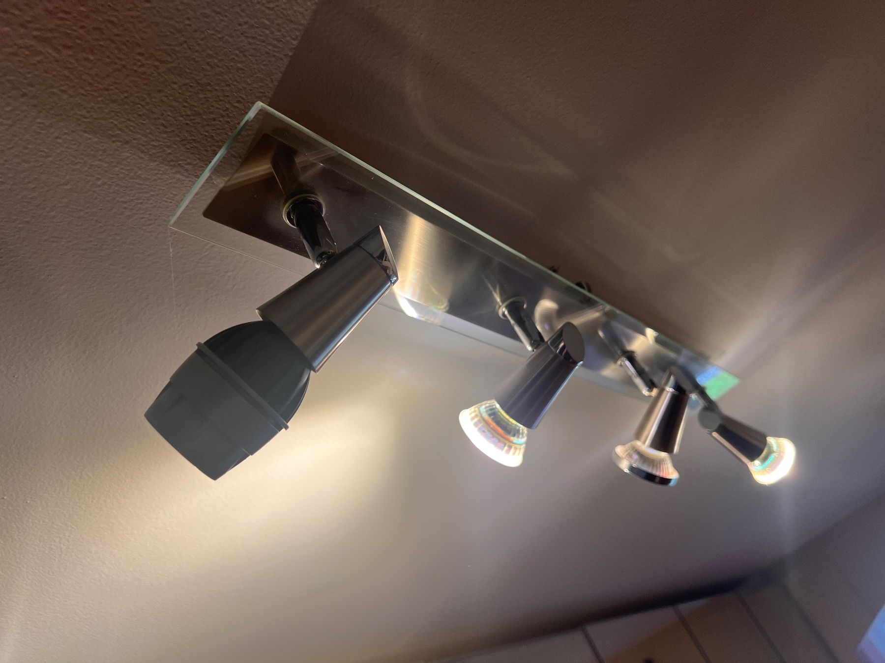 Lustres & lampes de plafonds: Deckenlampe mit 4 Spots – D'occasion à Oberwil-Lieli par Widtronic 1