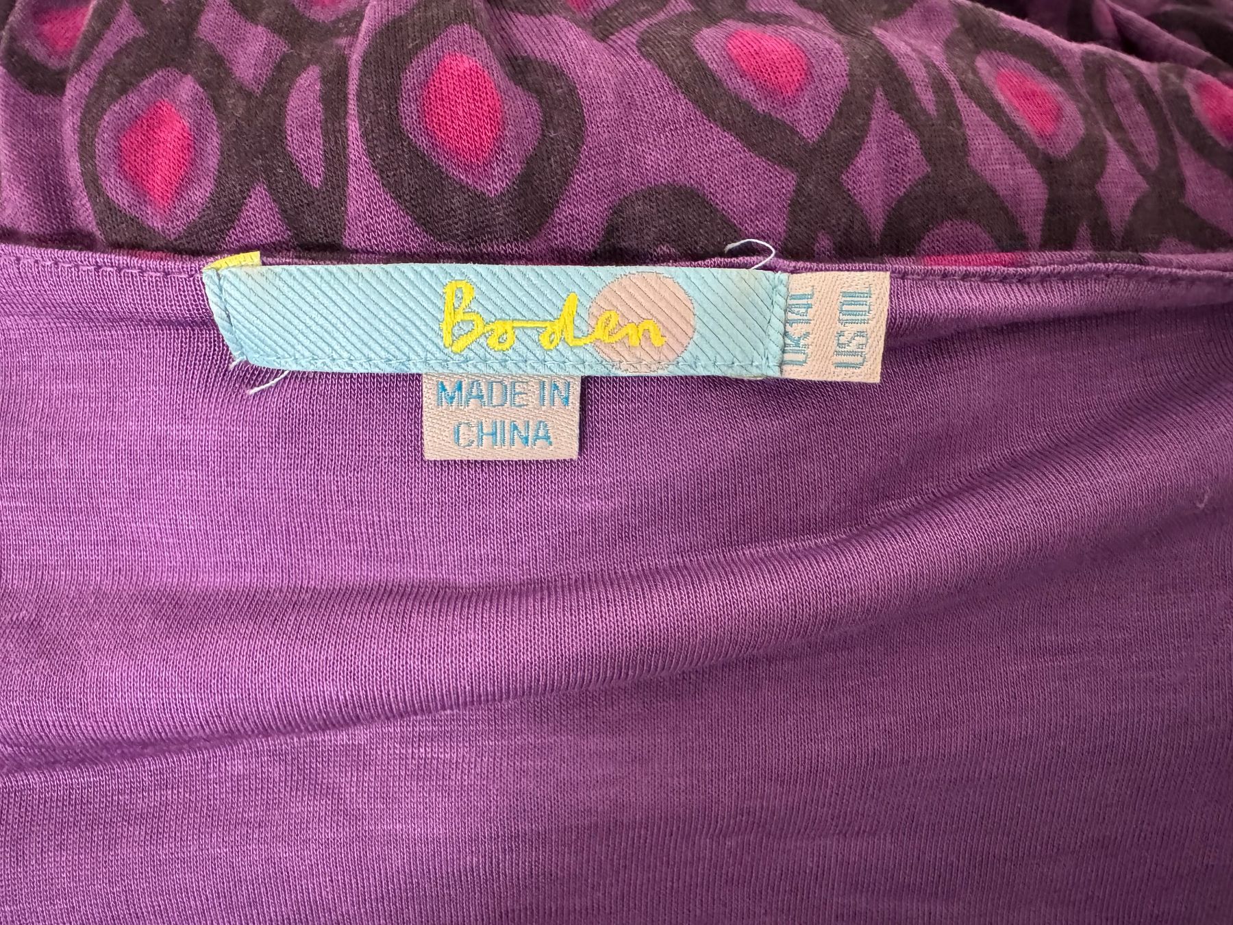 Vestiti: Komfortables violette Kleid von Boden mit auffälligem Muster – Usato da Zürich venduto da van_5xbk 4